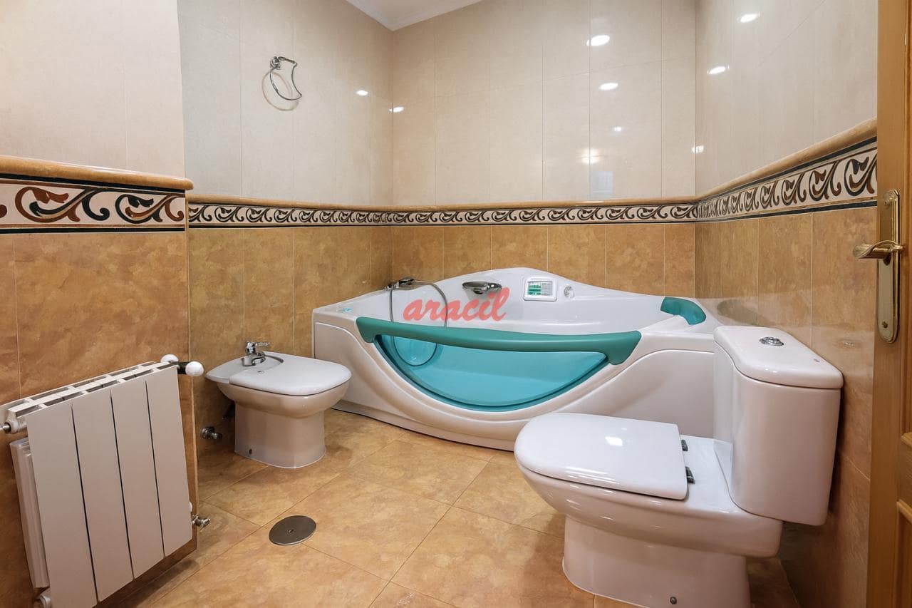 4 soveværelse Lejlighed til leje i Ourense by med garage - € 1.100 (Ref: 9169306)