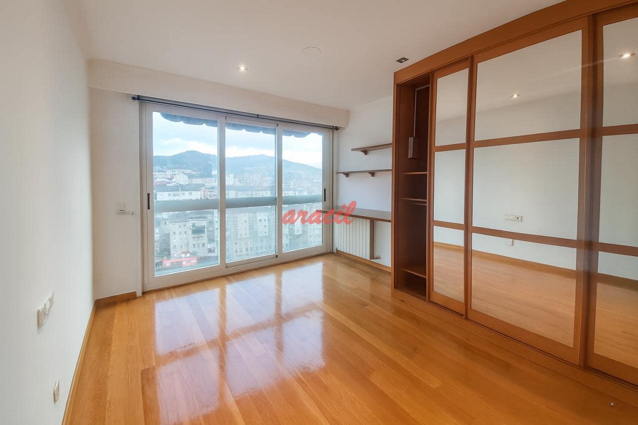 4 soveværelse Lejlighed til leje i Ourense by med garage - € 1.100 (Ref: 9169306)