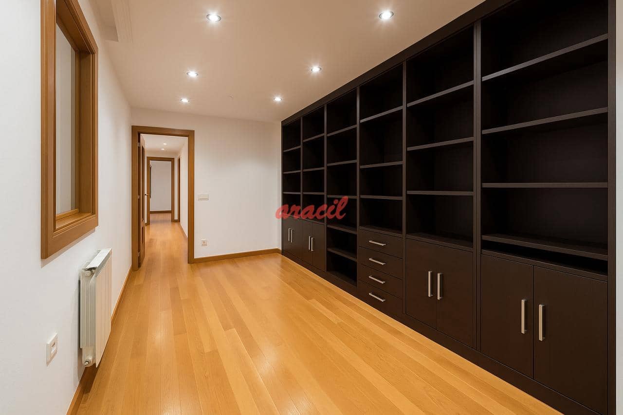 4 soveværelse Lejlighed til leje i Ourense by med garage - € 1.100 (Ref: 9169306)