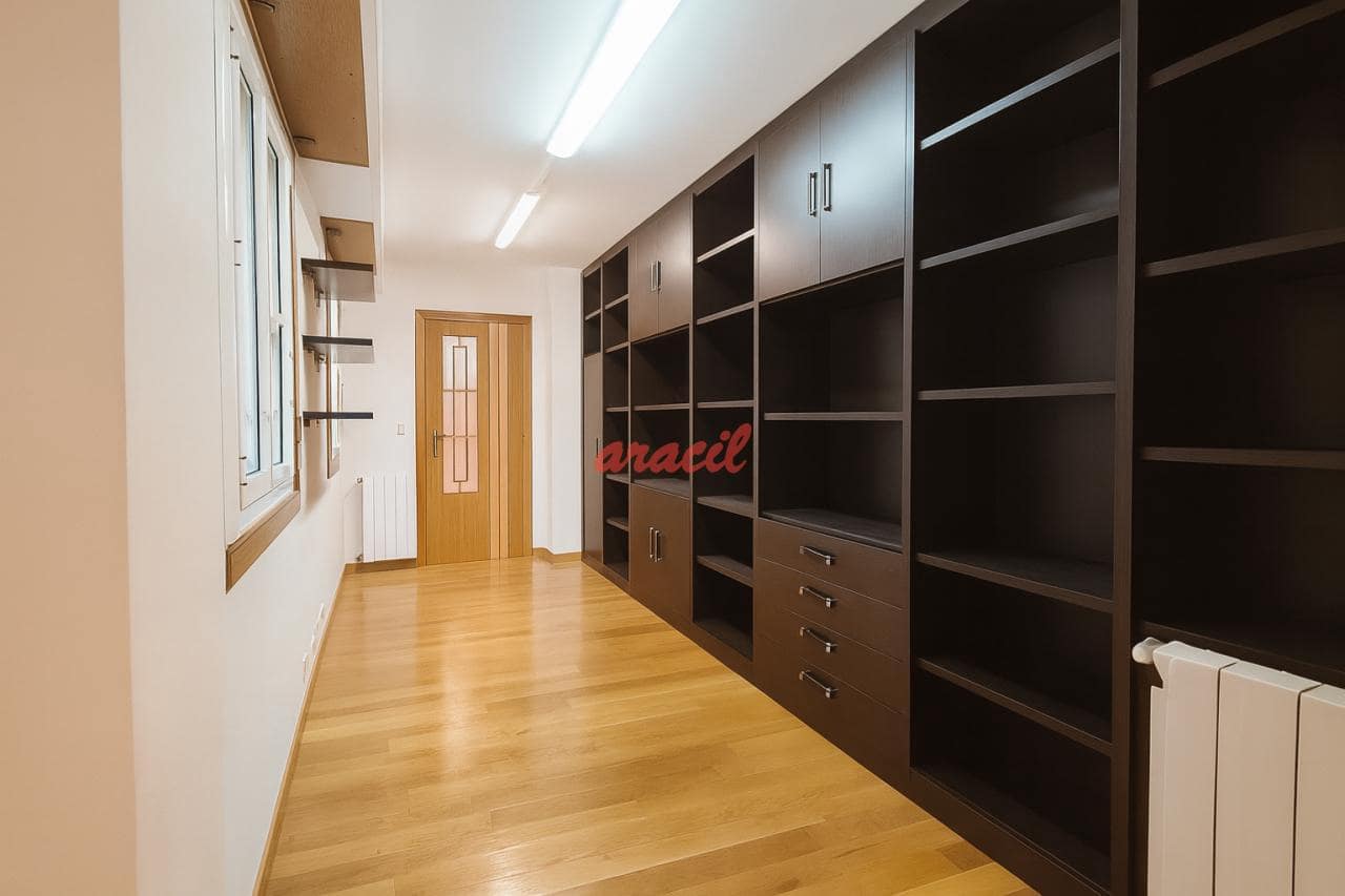 4 soveværelse Lejlighed til leje i Ourense by med garage - € 1.100 (Ref: 9169306)