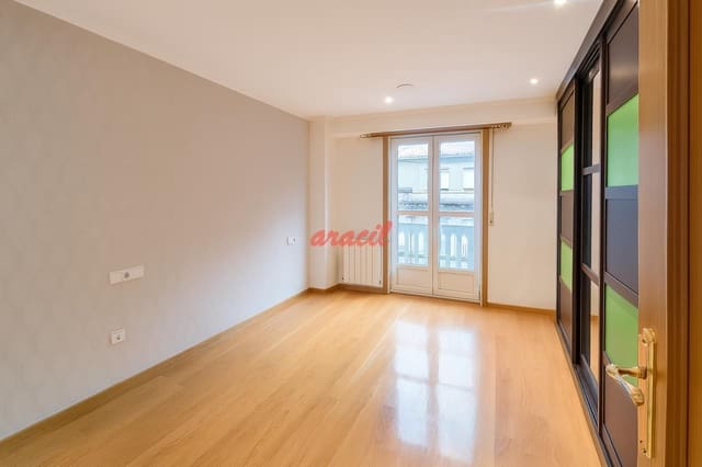 4 bedroom Flat for rent in Ourense city with garage - € 1,100 (Ref: 9169306)