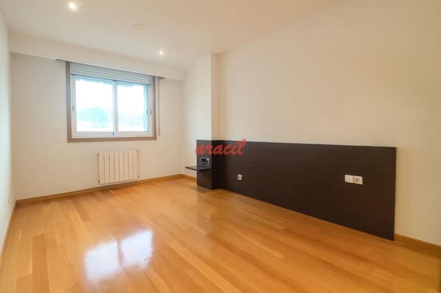 4 bedroom Flat for rent in Ourense city with garage - € 1,100 (Ref: 9169306)