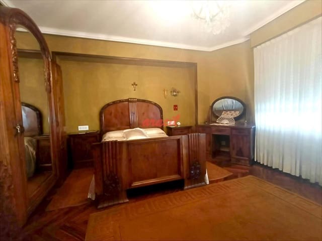 6 bedroom Flat for sale in Ourense city with garage - € 395,000 (Ref: 9217006)