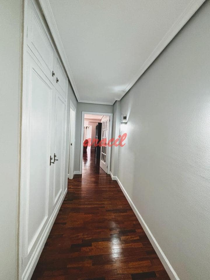 4 soveværelse Lejlighed til salg i Ourense by med garage - € 480.000 (Ref: 9226187)