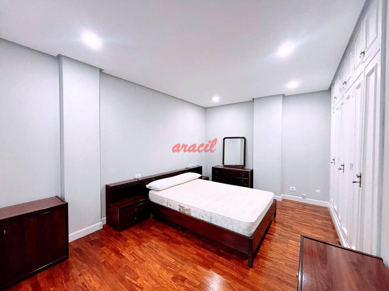 4 soveværelse Lejlighed til salg i Ourense by med garage - € 480.000 (Ref: 9226187)