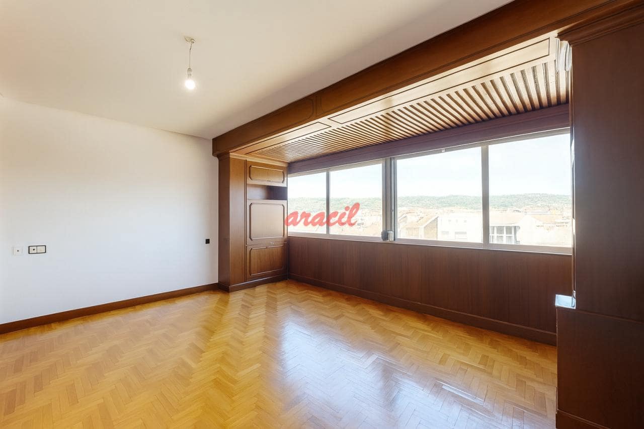 5 soveværelse Lejlighed til salg i Ourense by - € 420.000 (Ref: 9353125)