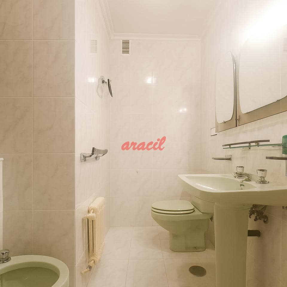 4 bedroom Flat for sale in Ourense city with garage - € 360,000 (Ref: 9421830)