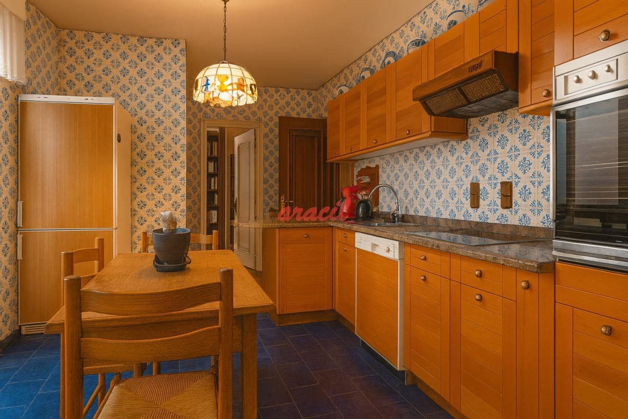 4 bedroom Flat for sale in Ourense city with garage - € 360,000 (Ref: 9421830)