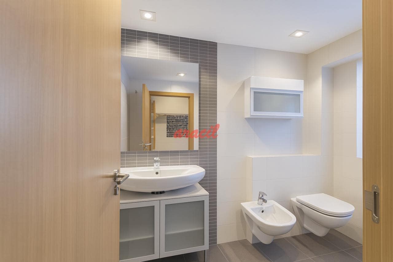 Ático de 4 habitaciones en Ourense ciudad en venta con garaje - 495.000 € (Ref: 9465148)