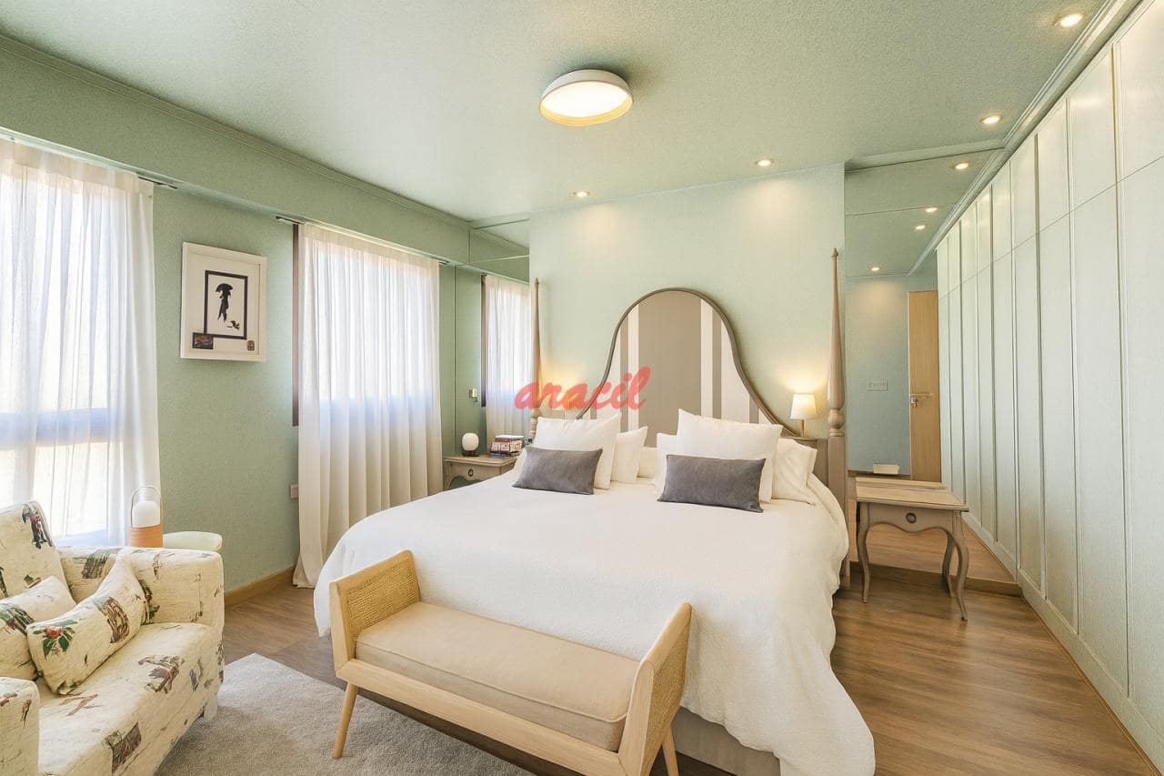 Ático de 4 habitaciones en Ourense ciudad en venta con garaje - 495.000 € (Ref: 9465148)