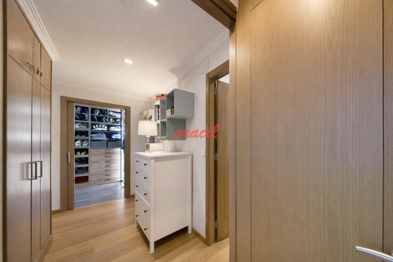 Ático de 4 habitaciones en Ourense ciudad en venta con garaje - 495.000 € (Ref: 9465148)