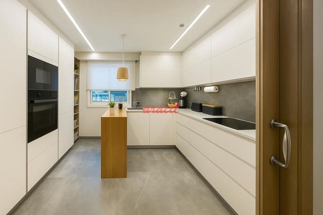 Ático de 4 habitaciones en Ourense ciudad en venta con garaje - 495.000 € (Ref: 9465148)