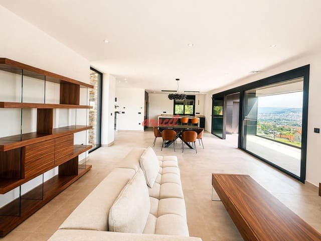 4 soverom Villa til salgs i Barbadás med svømmebasseng garasje - € 950 000 (Ref: 9794040)