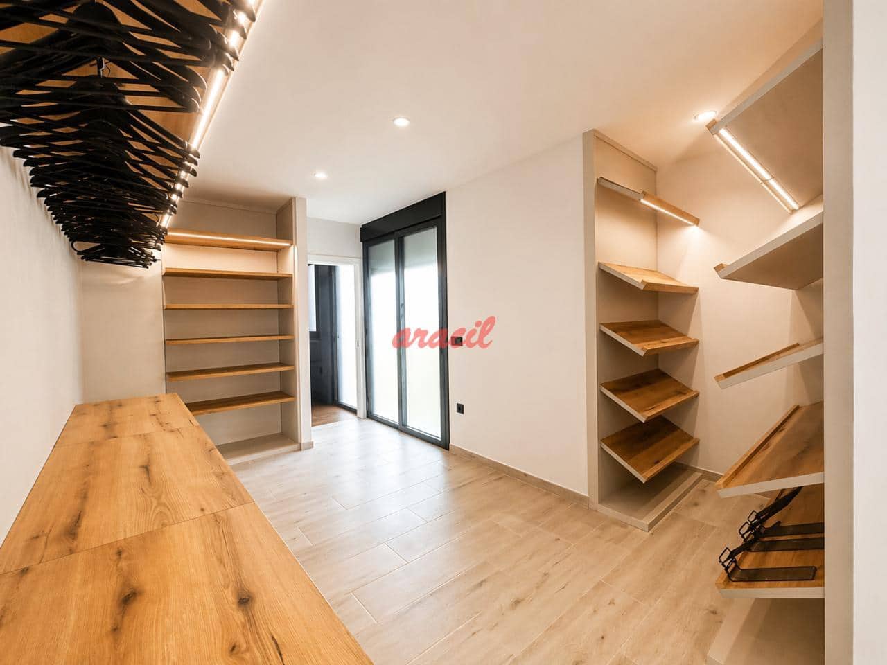 4 soveværelse Villa til salg i Barbadas med swimmingpool garage - € 950.000 (Ref: 9794040)