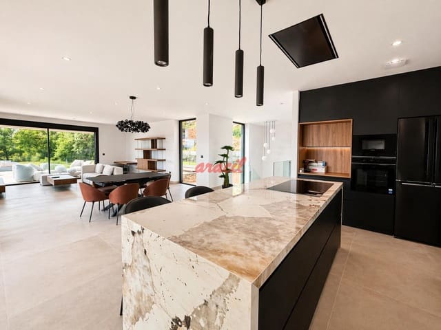 4 soverom Villa til salgs i Barbadás med svømmebasseng garasje - € 950 000 (Ref: 9794040)