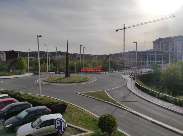 2 slaapkamer Appartement te huur in Ourense stad met garage - € 700 (Ref: 9859039)