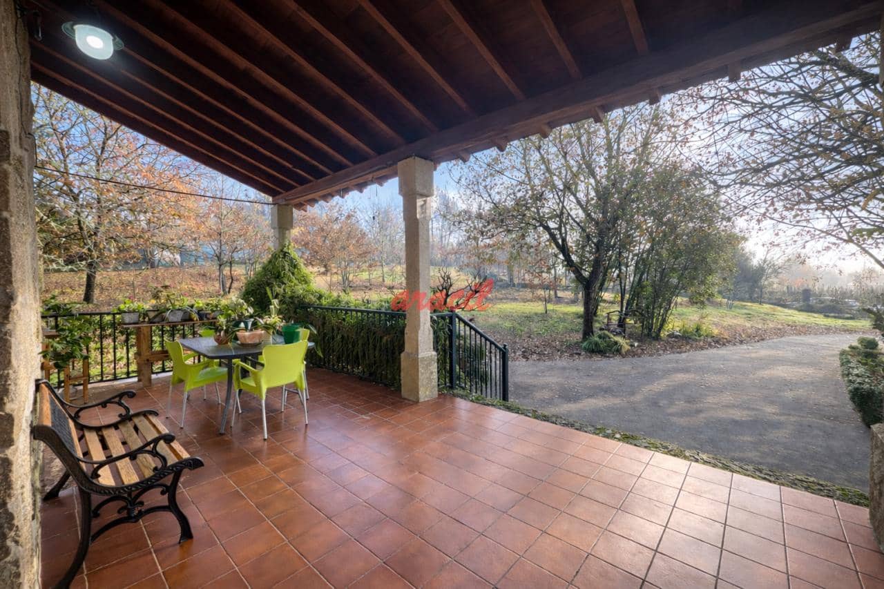 Chalet de 4 habitaciones en Amoeiro en venta con piscina garaje - 425.000 € (Ref: 9859040)