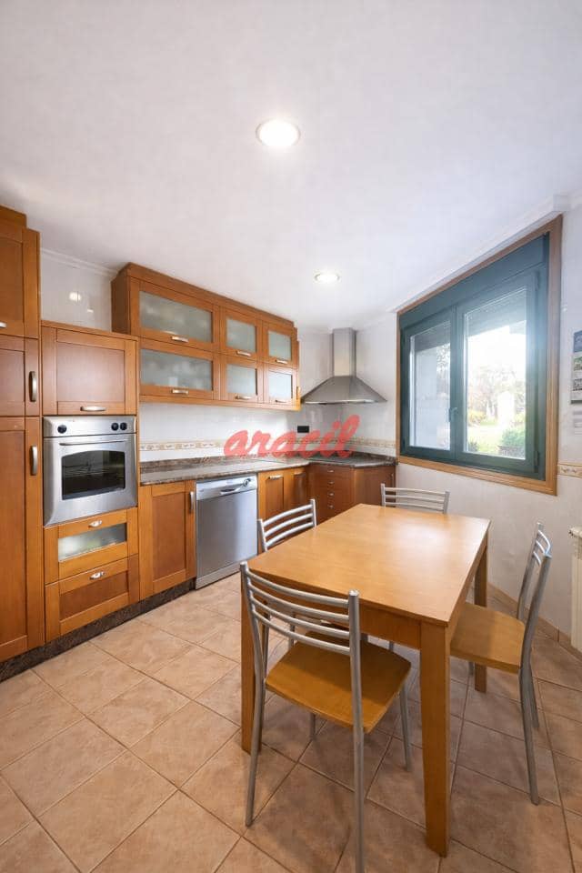 Chalet de 4 habitaciones en Amoeiro en venta con piscina garaje - 425.000 € (Ref: 9859040)