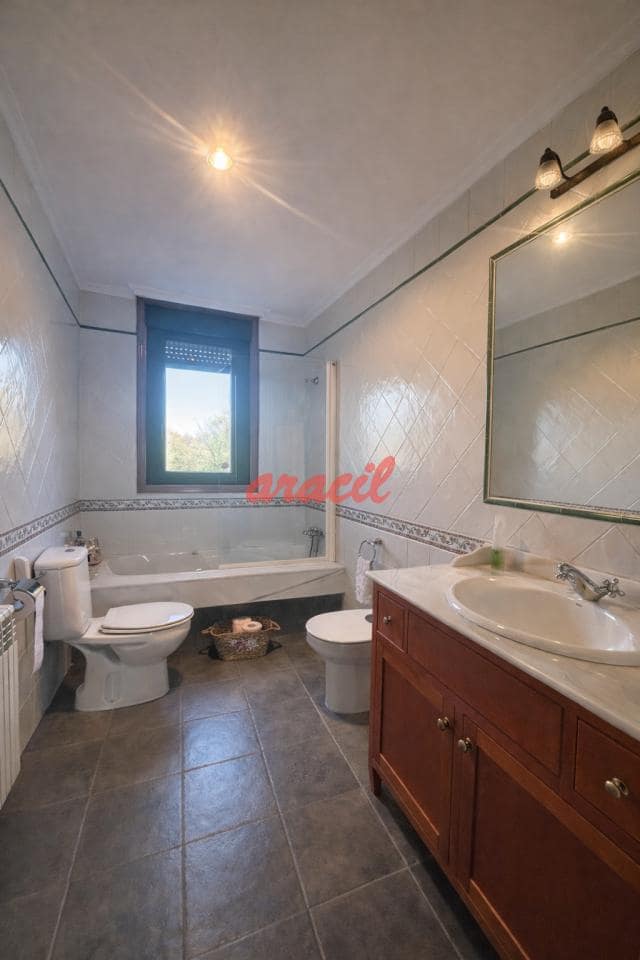 Chalet de 4 habitaciones en Amoeiro en venta con piscina garaje - 425.000 € (Ref: 9859040)