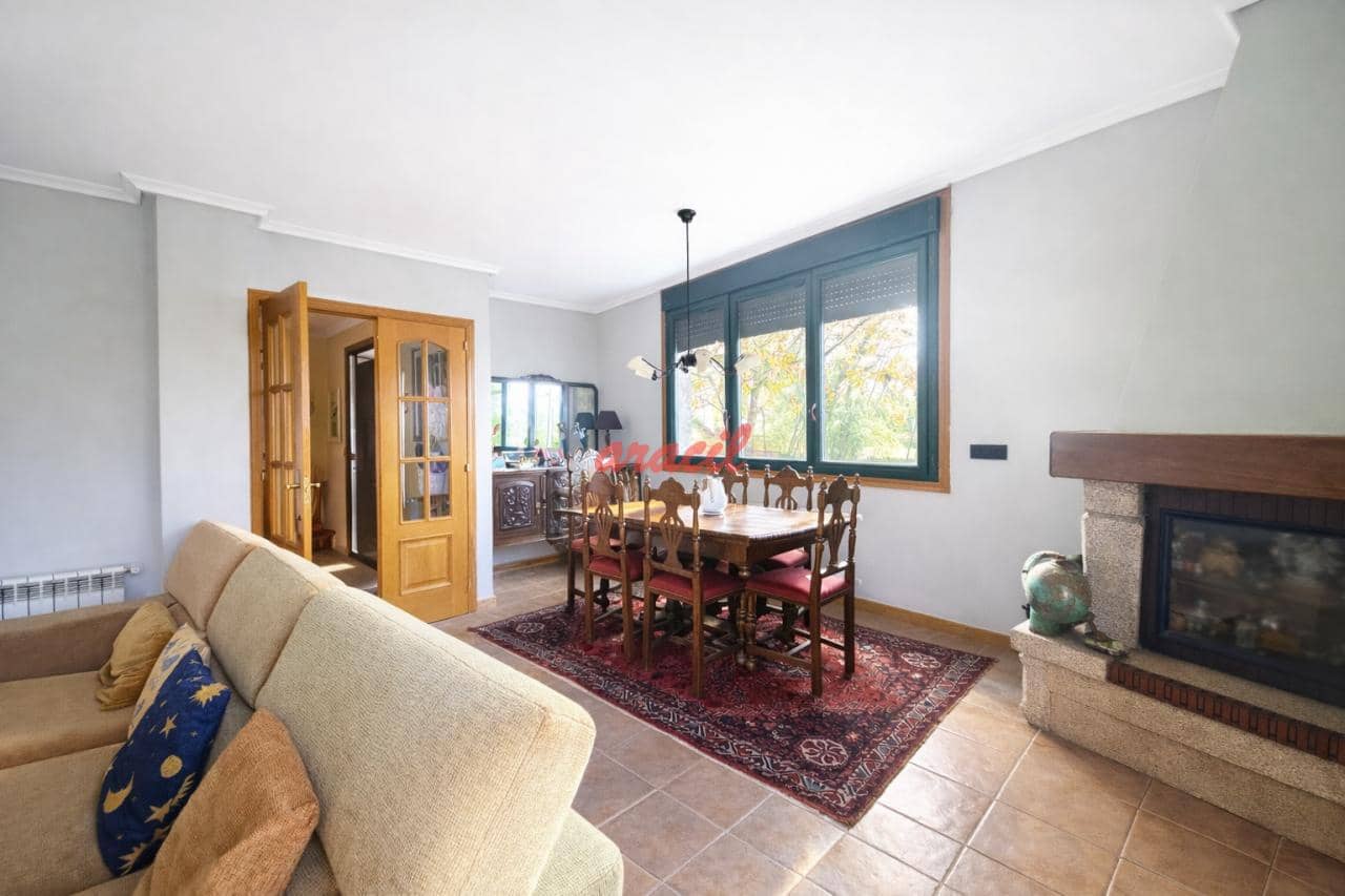 Chalet de 4 habitaciones en Amoeiro en venta con piscina garaje - 425.000 € (Ref: 9859040)