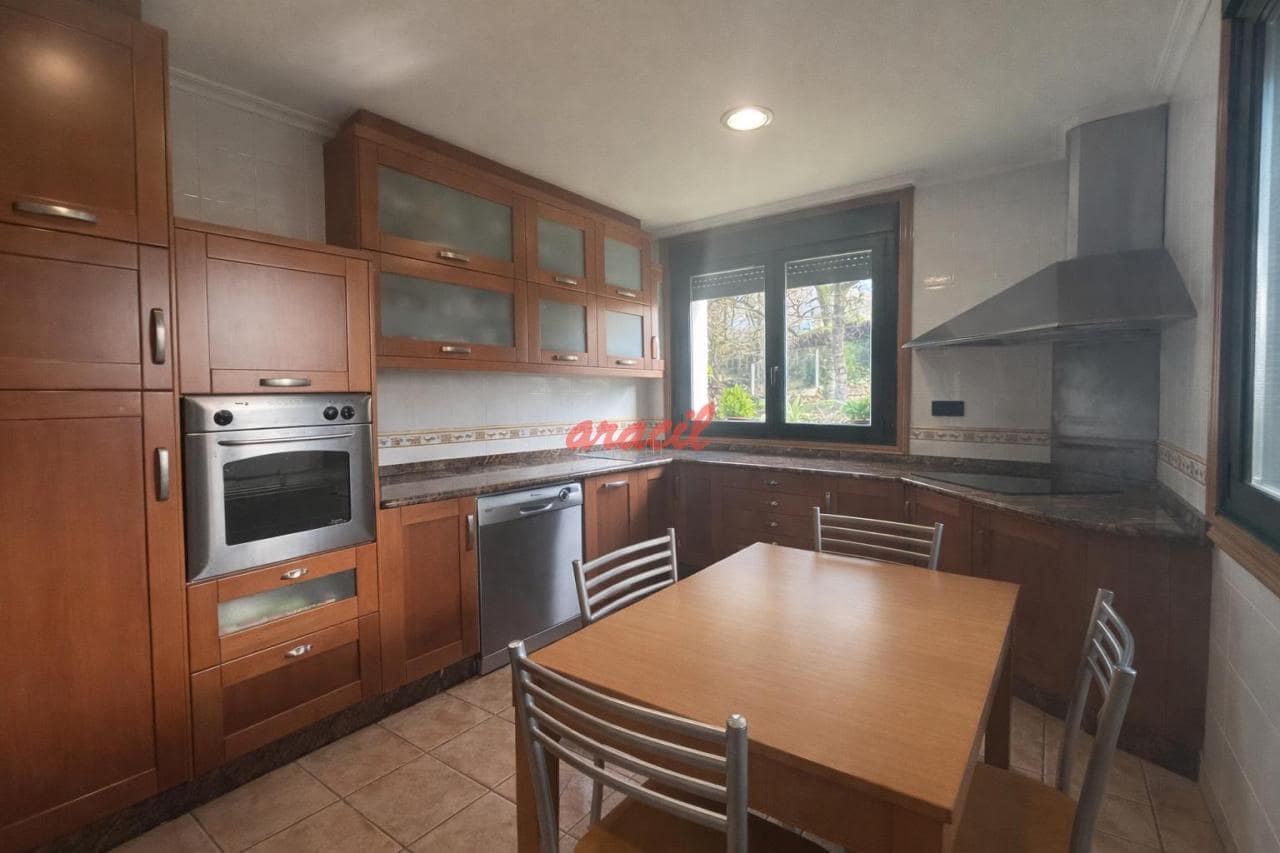 Chalet de 4 habitaciones en Amoeiro en venta con piscina garaje - 425.000 € (Ref: 9859040)