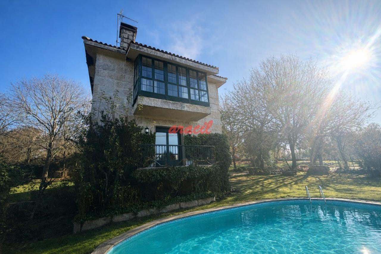 Chalet de 4 habitaciones en Amoeiro en venta con piscina garaje - 425.000 € (Ref: 9859040)