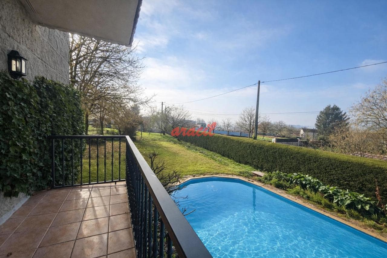 Chalet de 4 habitaciones en Amoeiro en venta con piscina garaje - 425.000 € (Ref: 9859040)