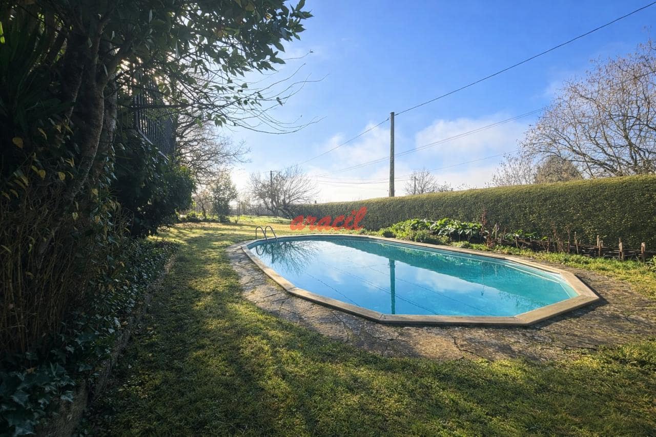 Chalet de 4 habitaciones en Amoeiro en venta con piscina garaje - 425.000 € (Ref: 9859040)