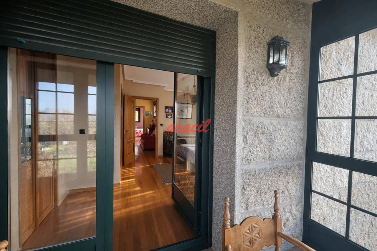 Chalet de 4 habitaciones en Amoeiro en venta con piscina garaje - 425.000 € (Ref: 9859040)