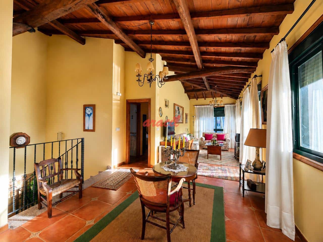 3 bedroom Villa for sale in Barbadas with garage - € 185,000 (Ref: 9895718)