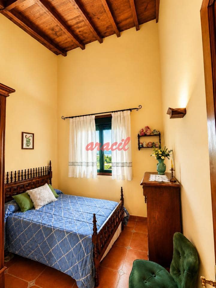 3 bedroom Villa for sale in Barbadas with garage - € 185,000 (Ref: 9895718)