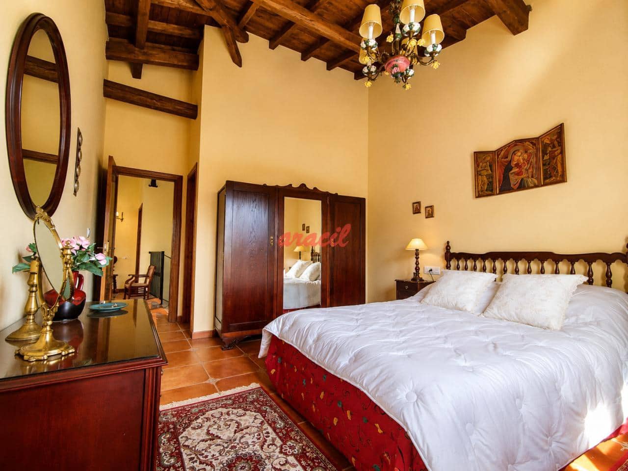 3 bedroom Villa for sale in Barbadas with garage - € 185,000 (Ref: 9895718)