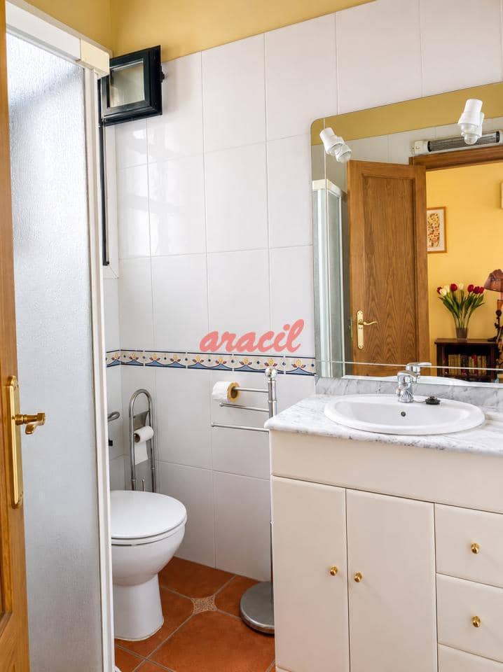 3 bedroom Villa for sale in Barbadas with garage - € 185,000 (Ref: 9895718)