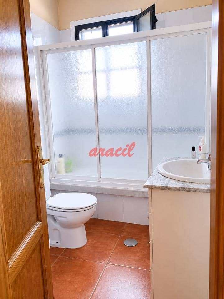 3 bedroom Villa for sale in Barbadas with garage - € 185,000 (Ref: 9895718)