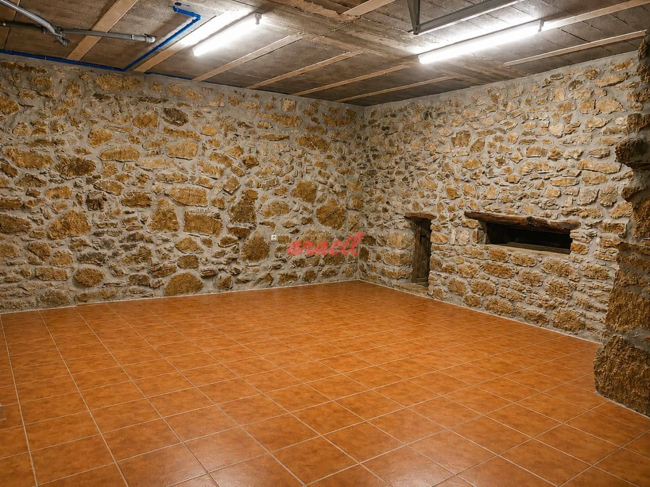 3 bedroom Villa for sale in Barbadas with garage - € 185,000 (Ref: 9895718)