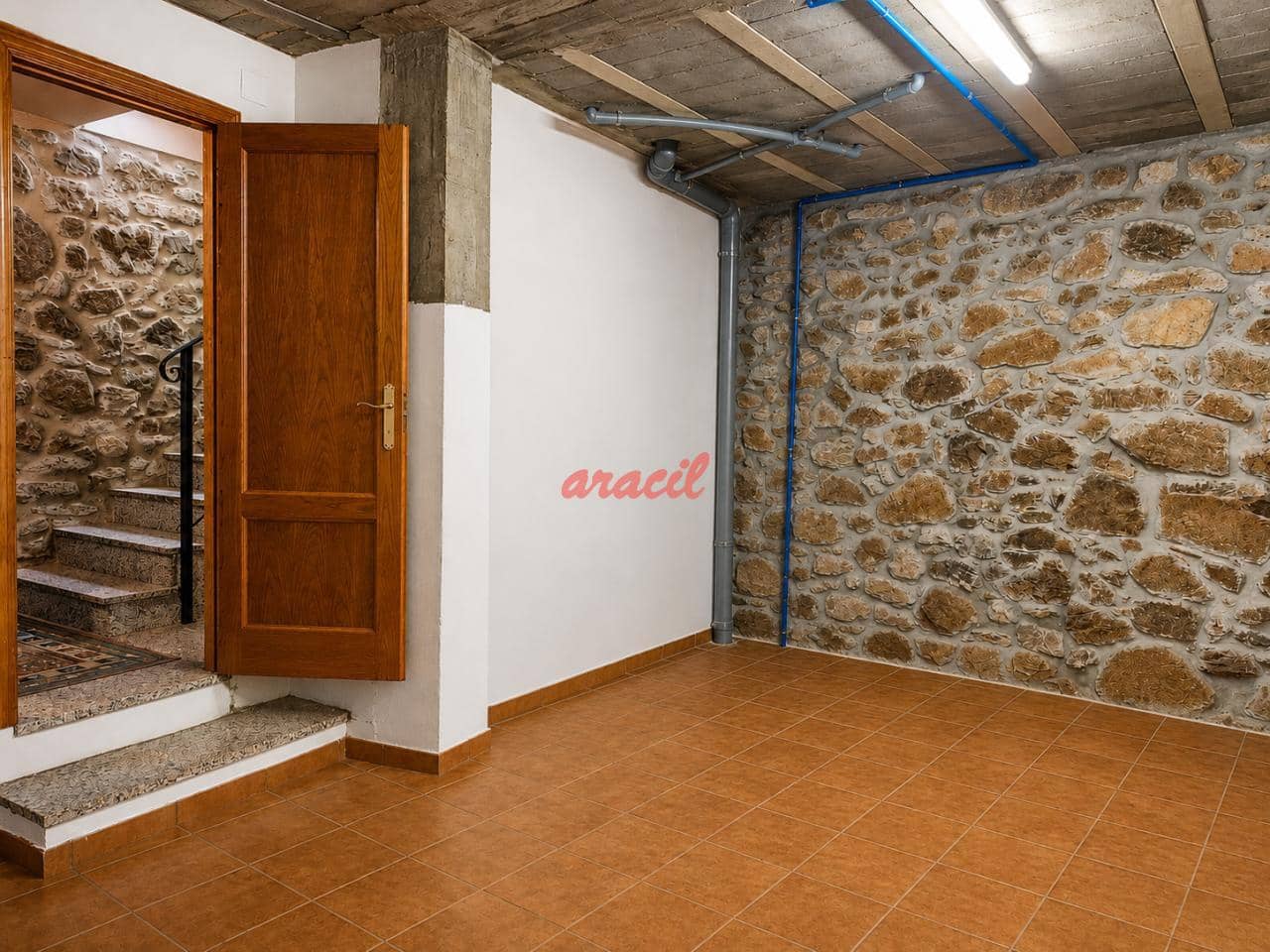 3 bedroom Villa for sale in Barbadas with garage - € 185,000 (Ref: 9895718)