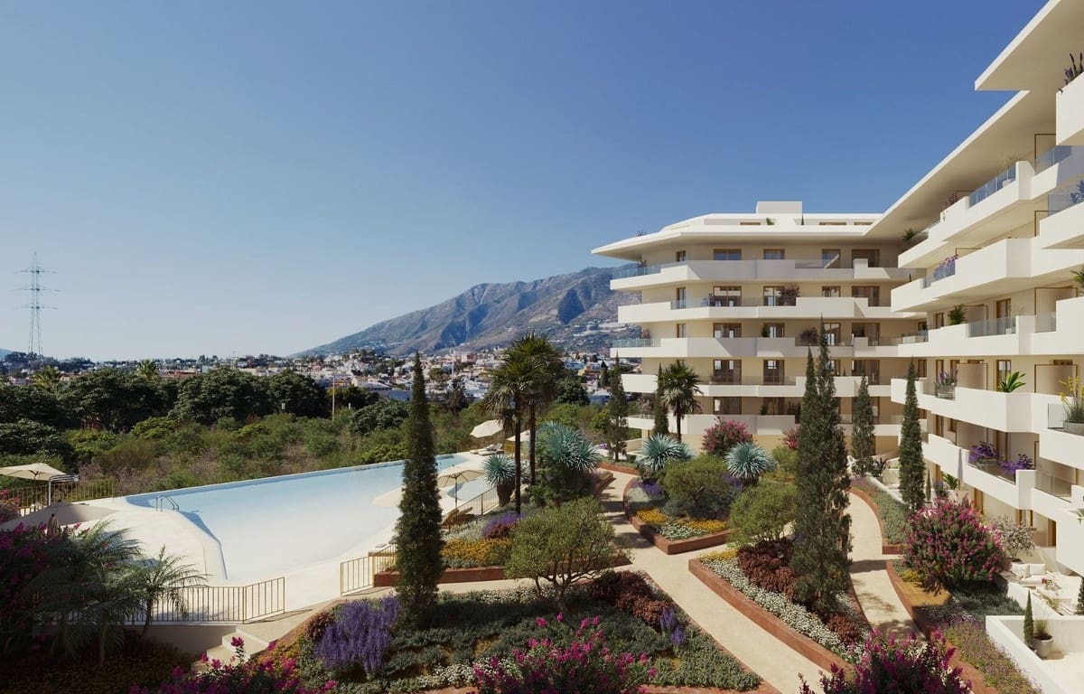 Apartamento de 2 habitaciones en Fuengirola en venta con piscina garaje - 329.000 € (Ref: 10136328)
