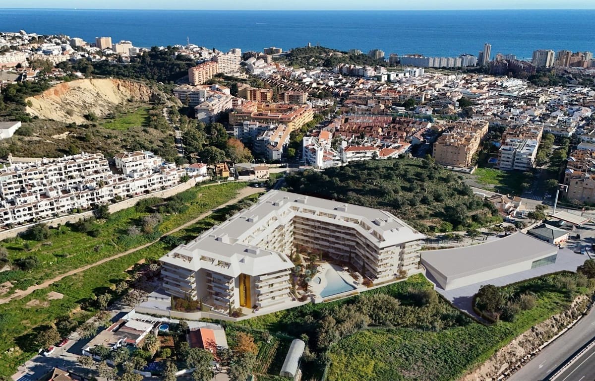 Apartamento de 2 habitaciones en Fuengirola en venta con piscina garaje - 329.000 € (Ref: 10136328)