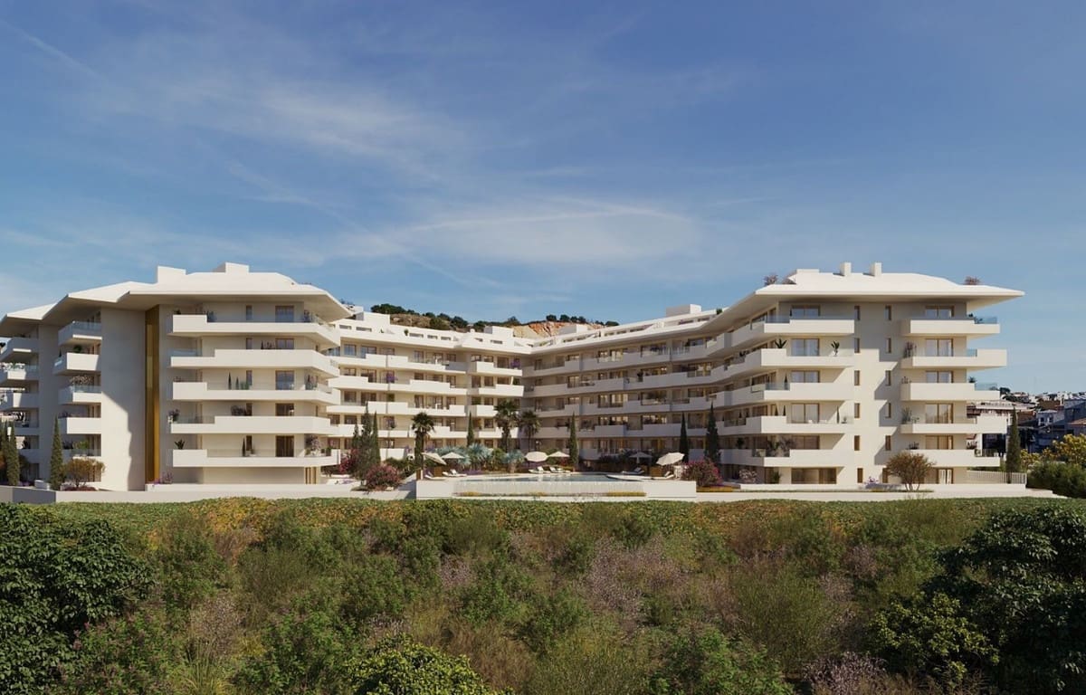 Apartamento de 2 habitaciones en Fuengirola en venta con piscina garaje - 329.000 € (Ref: 10136328)