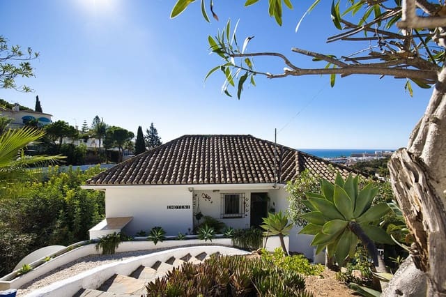 Chalet de 4 habitaciones en Mijas Costa, Mijas en venta con piscina garaje - 869.000 € (Ref: 10183520)