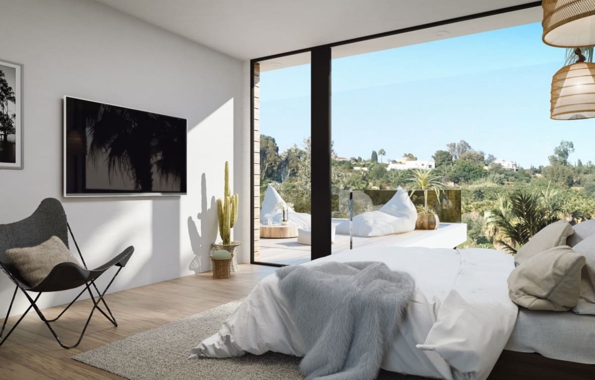 4 bedroom Villa for sale in New Golden Mile with pool garage - € 1,790,000 (Ref: 5382030)