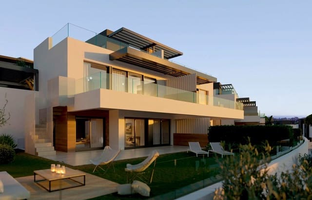 3 soveværelse Semi-Rækkehus til salg i Málaga by med swimmingpool garage - € 900.000 (Ref: 5382393)