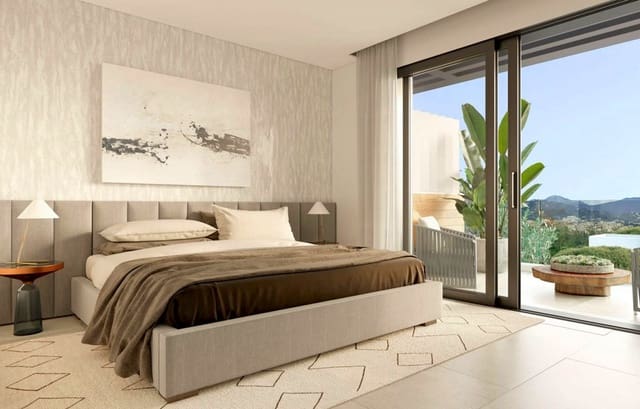 3 soveværelse Semi-Rækkehus til salg i Málaga by med swimmingpool garage - € 900.000 (Ref: 5382393)