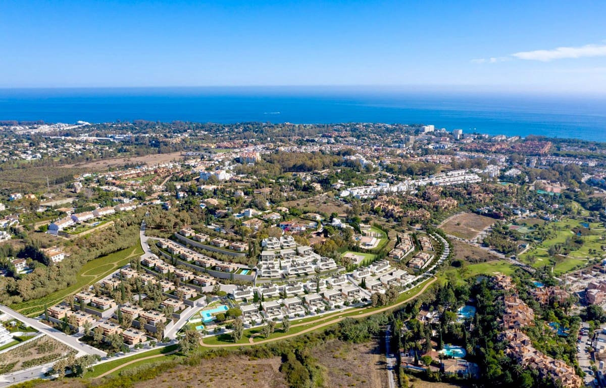 3 soverom Kjedet enebolig til salgs i Malaga by med svømmebasseng garasje - € 900 000 (Ref: 5382393)