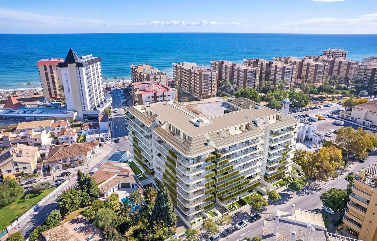 3 bedroom Beach Apartment for sale in Fuengirola with pool garage - € 1,051,500 (Ref: 5382407)