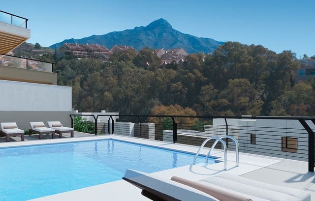 3 sypialnia Penthouse na sprzedaż w Nueva Andalucia, Marbella z basenem garażem - 950 000 € (Ref: 6231118)