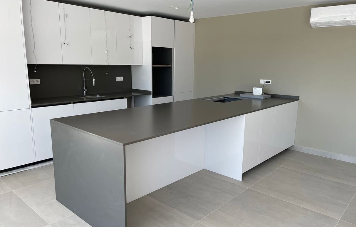 2 quarto Apartamento para venda em Estepona com piscina garagem - 975 000 € (Ref: 6320427)
