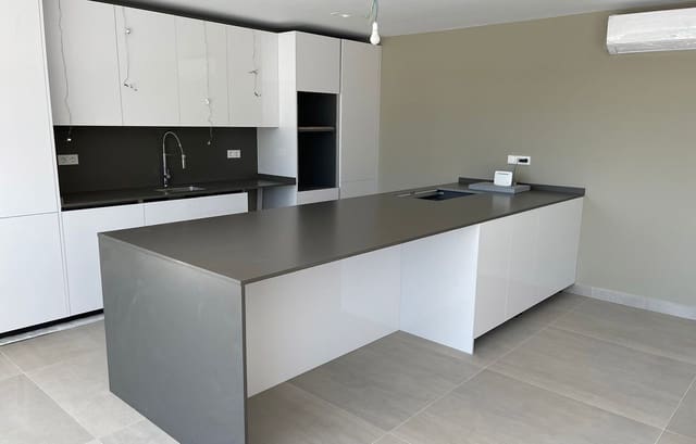 2 quarto Apartamento para venda em Estepona com piscina garagem - 975 000 € (Ref: 6320427)
