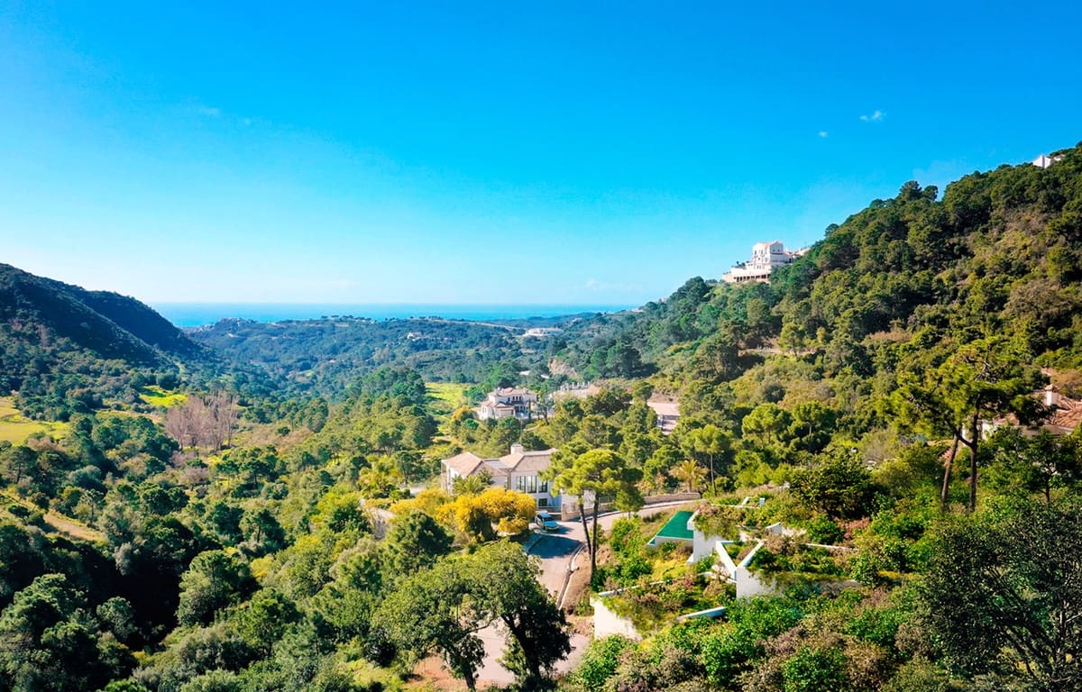 5 bedroom Villa for sale in Benahavis with pool garage - € 3,250,000 (Ref: 6677003)