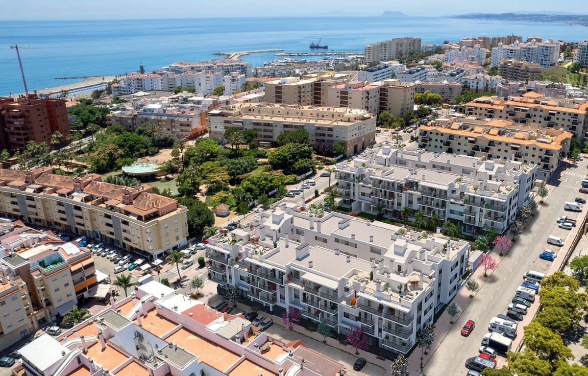 2 sypialnia Apartament na sprzedaż w Estepona z basenem garażem - 669 500 € (Ref: 6969606)